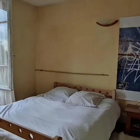 Grande Maison Ancienne Simple Et Spacieuse. Vichy