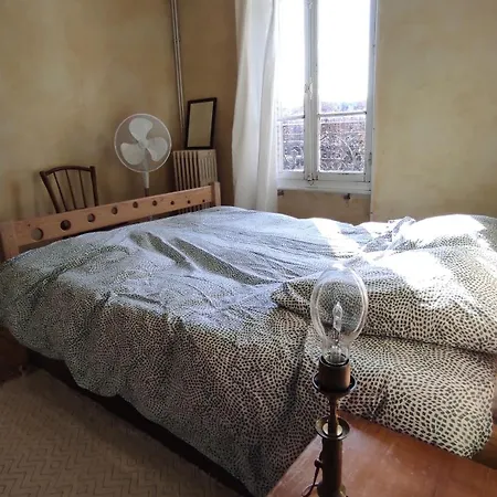 Holiday home Grande Maison Ancienne Simple Et Spacieuse. Vichy